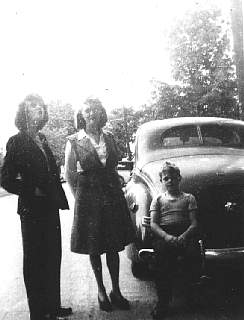 vera dagion and daughter mae and son john linden ave middletown ny at porters 1946.jpg